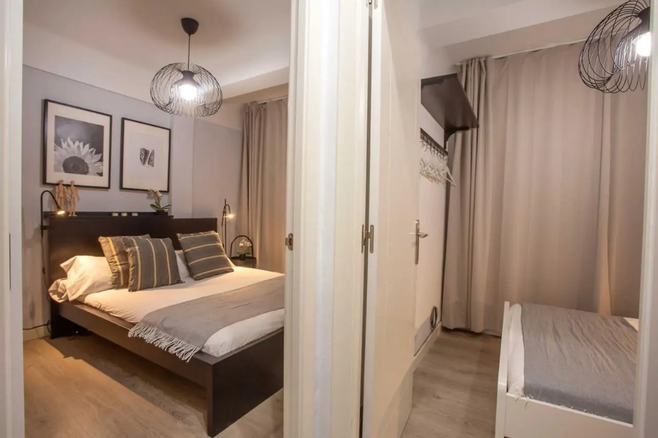 Apartment Holidays2Malaga Lagunillas 3 Bedrooms Downtown Local Area 500Mb Free Wifi