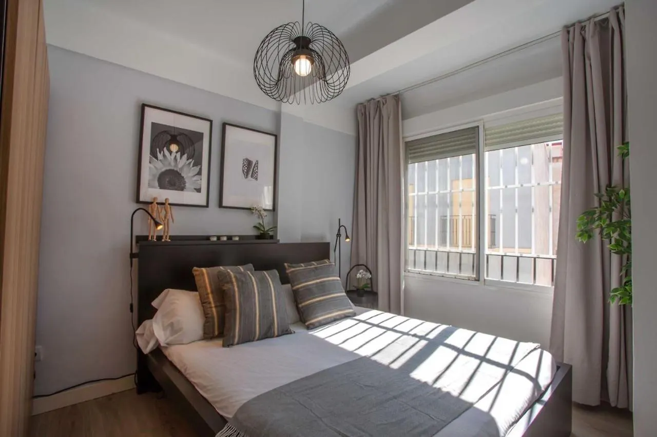 Holidays2Malaga Lagunillas 3 Bedrooms Downtown Local Area 500Mb Free Wifi Apartment